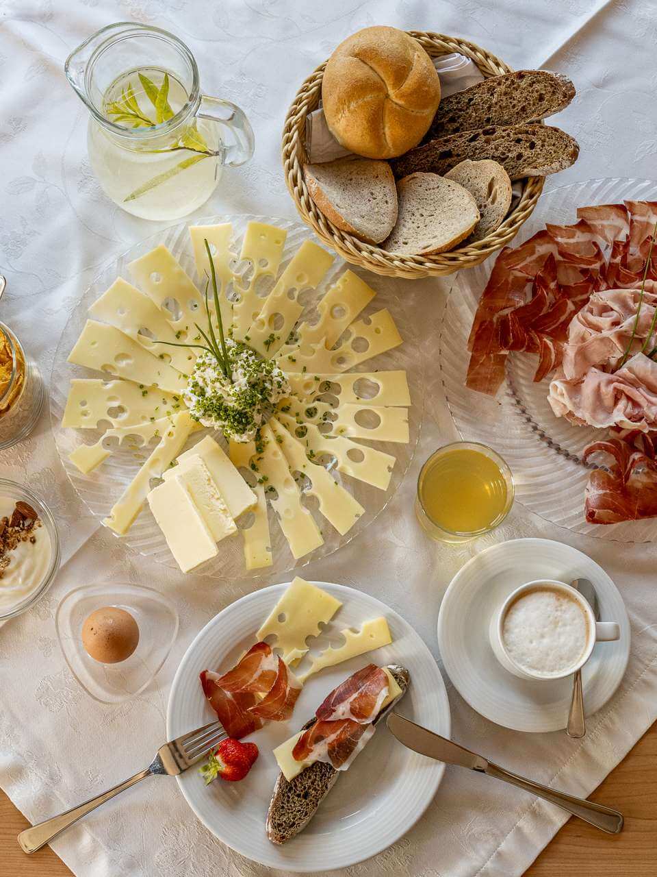 Bauernhoffrühstück in der Bauernstube